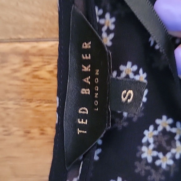 Ted Baker London Sheer Poncho Style Blouse Floral Hearts Navy Small - Picture 2 of 9